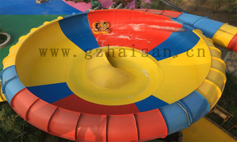 如何在水上乐园管理中提升园区的公共艺术和文化设施？