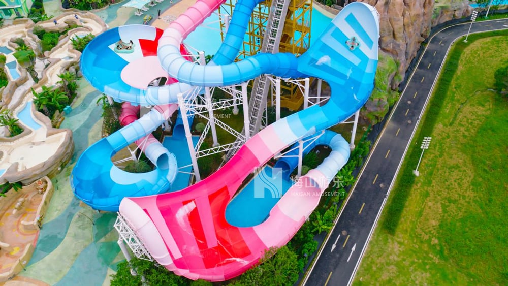 双重风暴，极致竞速——星际盘旋+巨浪翻滚组合引爆水乐园刺激体验